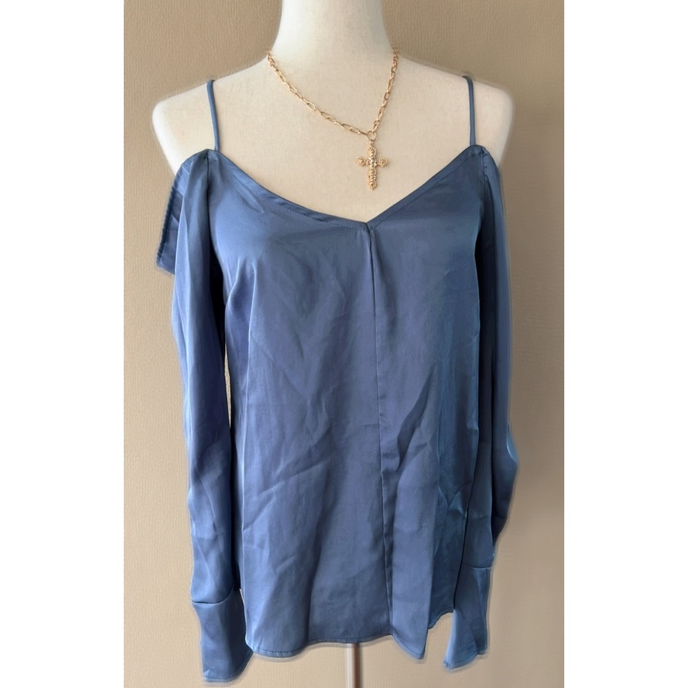 Cold shoulder top in indigo - Picture 4 of 6